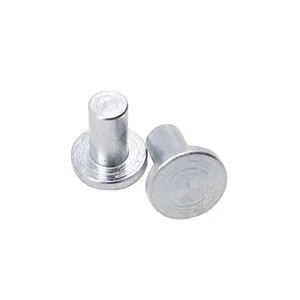 Trdne zakovice z ravno glavo